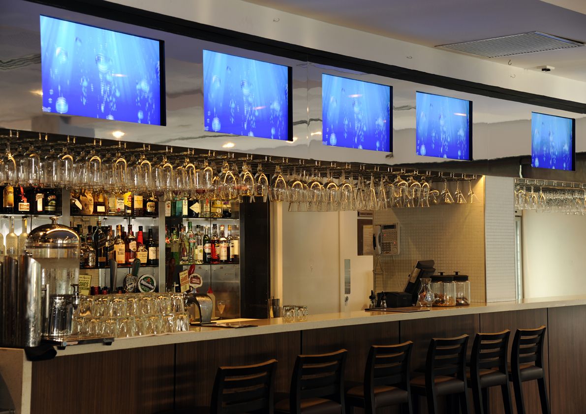 150 East Riverside Bar Restaurant