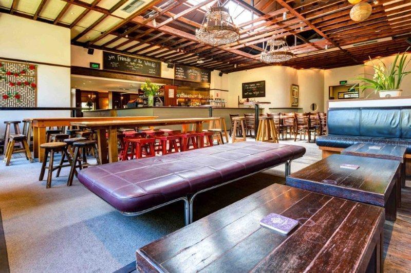 3 Weeds Bar And Restaurant