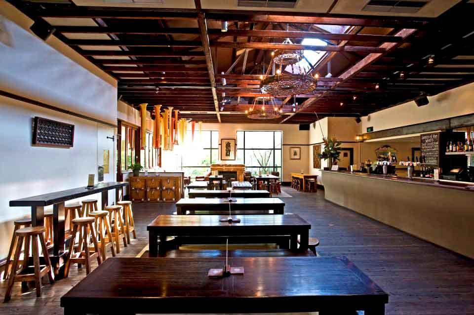 3 Weeds Bar And Restaurant