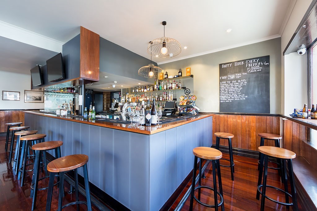 Customs House Waterfront Hotel